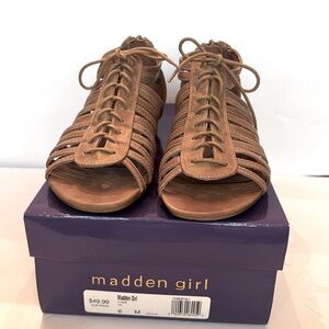 MADDEN GIRL Womens Tan Gladiator Style Front Lace and Zipper Back Sandals 6M NEW